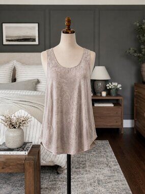 Wilfred Ladies Medium 100% Silk tank top
